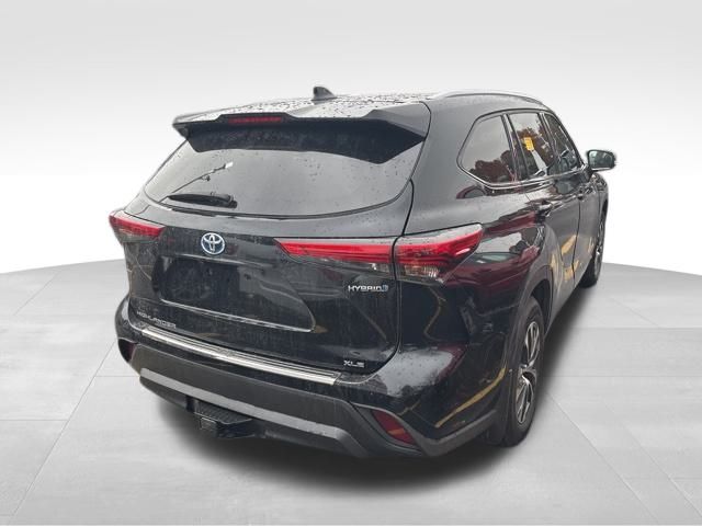 used 2021 Toyota Highlander Hybrid car, priced at $33,999