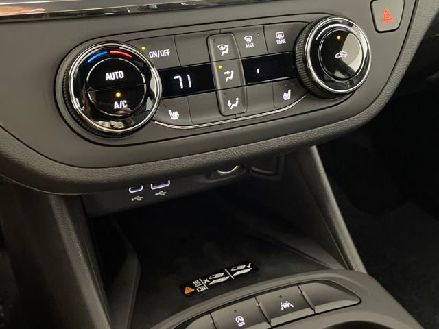 new 2025 Buick Envista car, priced at $26,000