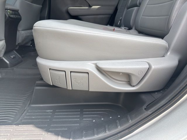 used 2023 Toyota Highlander car, priced at $36,699