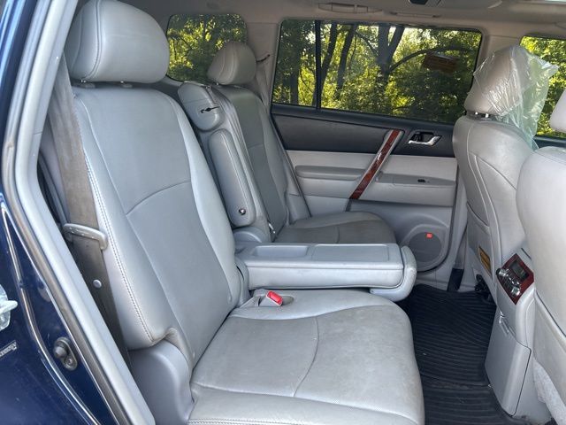 used 2013 Toyota Highlander car, priced at $14,489