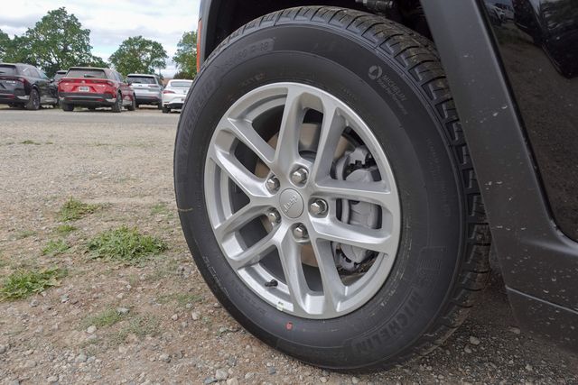 new 2025 Jeep Grand Cherokee car, priced at $30,125