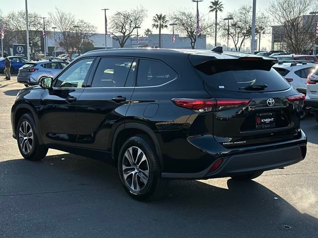 used 2022 Toyota Highlander car, priced at $33,999