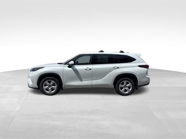 used 2022 Toyota Highlander car, priced at $31,199