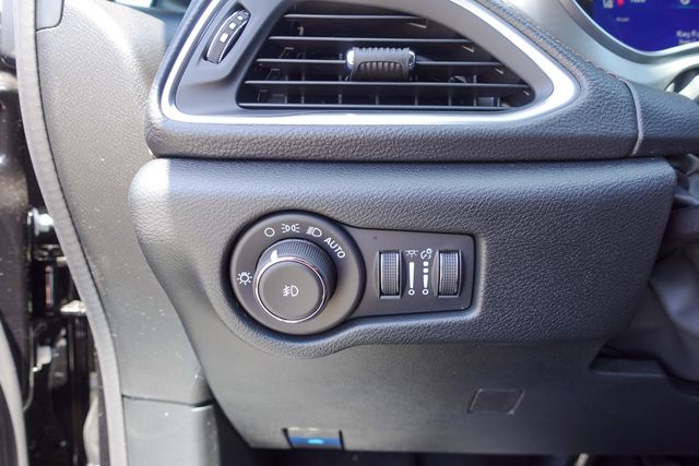 new 2025 Chrysler Pacifica Hybrid car, priced at $47,041