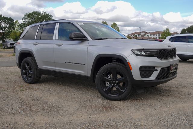 new 2025 Jeep Grand Cherokee car, priced at $40,120