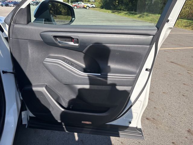 used 2021 Toyota Highlander car, priced at $32,845
