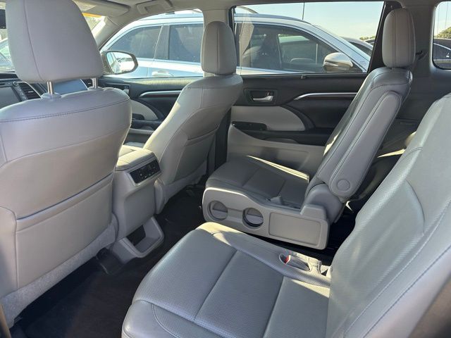 used 2015 Toyota Highlander car, priced at $21,960