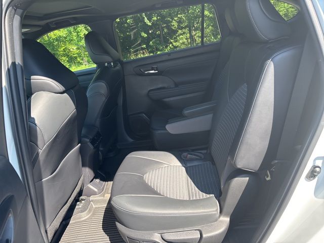 used 2022 Toyota Highlander car, priced at $39,599