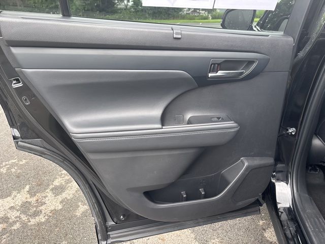 used 2022 Toyota Highlander car, priced at $35,699