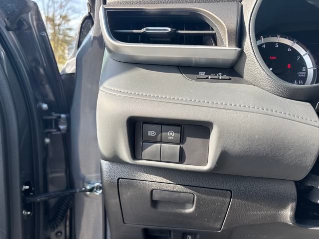 used 2023 Toyota Highlander car, priced at $34,399