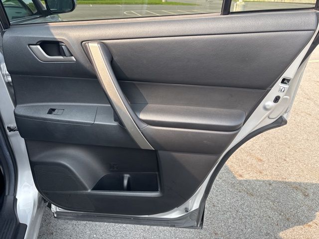 used 2013 Toyota Highlander car, priced at $15,999