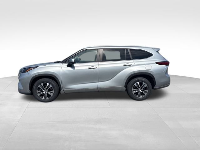 used 2023 Toyota Highlander car, priced at $36,999