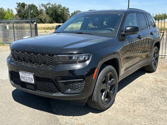 used 2023 Jeep Grand Cherokee car, priced at $35,414