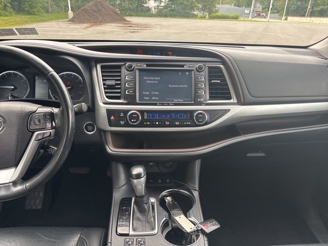 used 2019 Toyota Highlander car, priced at $18,999