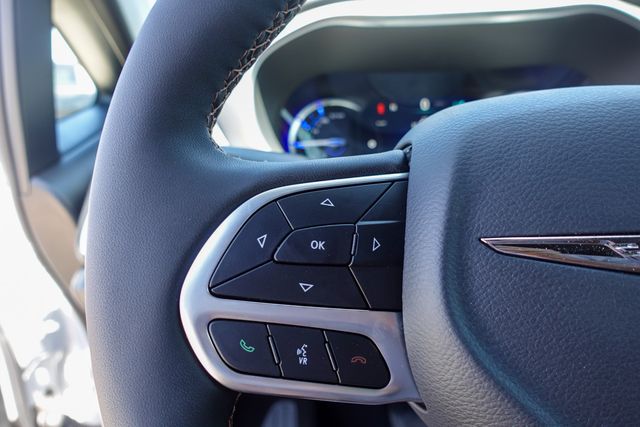 new 2025 Chrysler Pacifica Hybrid car, priced at $47,541