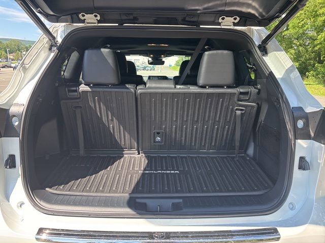 used 2022 Toyota Highlander car, priced at $39,599