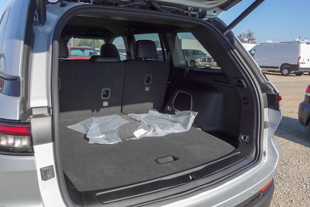 new 2025 Jeep Grand Cherokee car, priced at $44,540