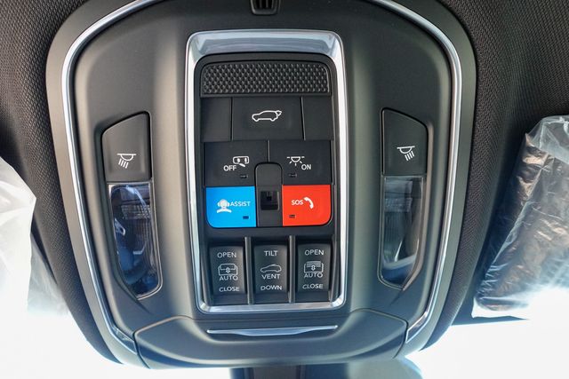 new 2025 Jeep Grand Cherokee car, priced at $47,180