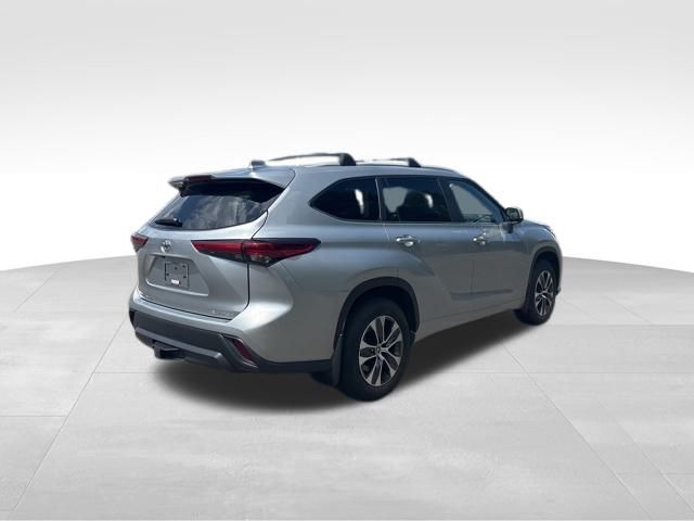 used 2023 Toyota Highlander car, priced at $36,699
