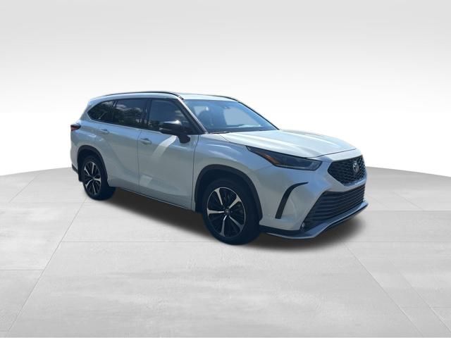 used 2022 Toyota Highlander car, priced at $39,599