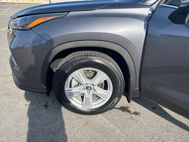 used 2023 Toyota Highlander car, priced at $34,399