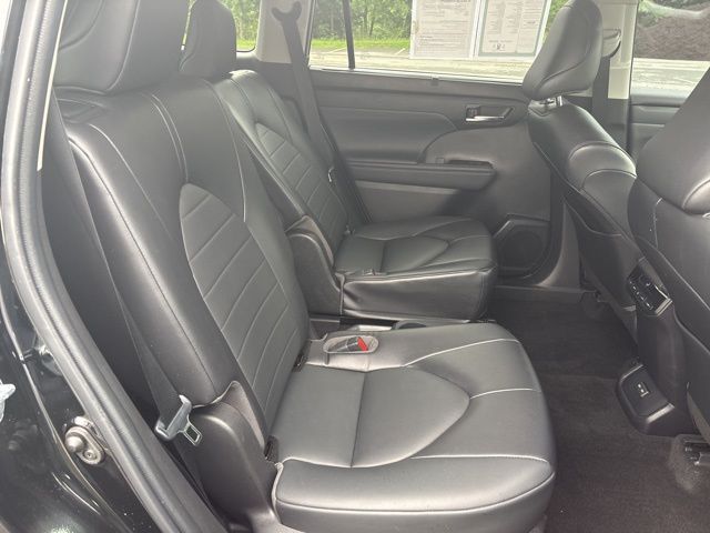used 2022 Toyota Highlander car, priced at $35,699