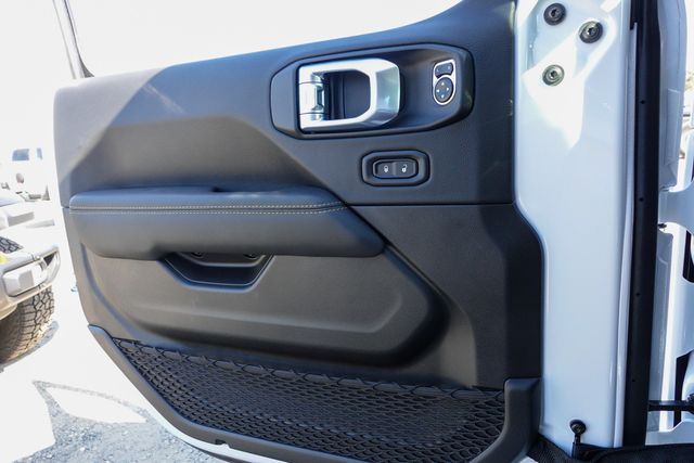 new 2025 Jeep Wrangler car, priced at $47,525