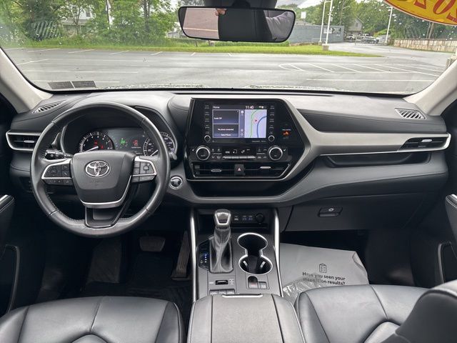 used 2022 Toyota Highlander car, priced at $35,326