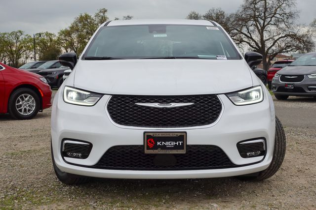 new 2025 Chrysler Pacifica car, priced at $48,385