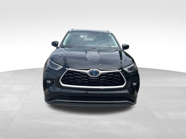 used 2023 Toyota Highlander Hybrid car, priced at $37,999