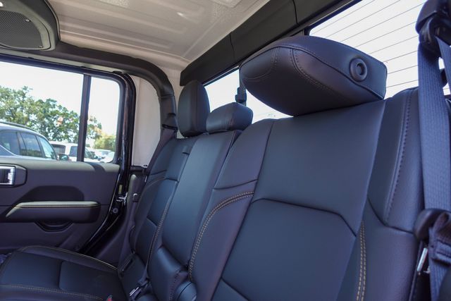 new 2025 Jeep Gladiator car, priced at $47,030