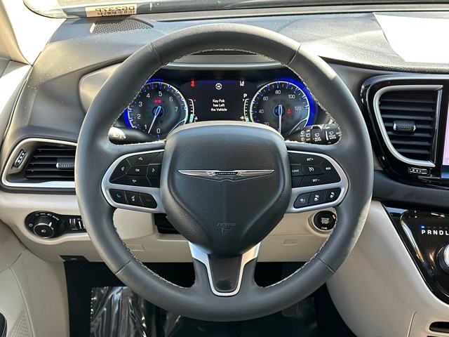 used 2023 Chrysler Pacifica car, priced at $25,247