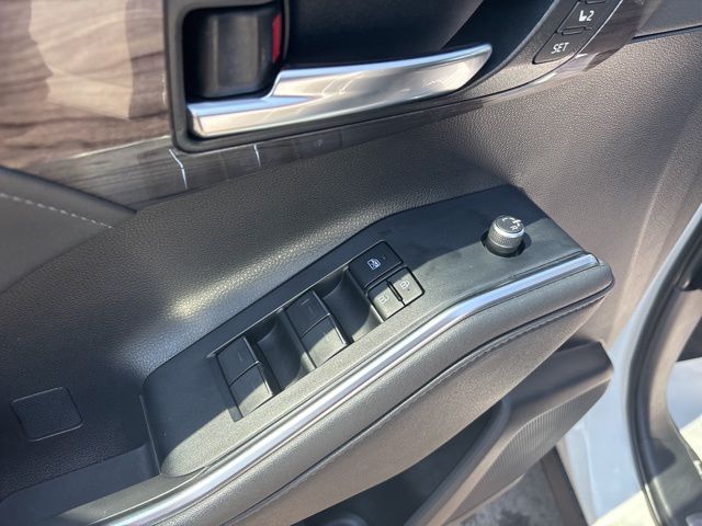 used 2021 Toyota Highlander Hybrid car, priced at $43,699