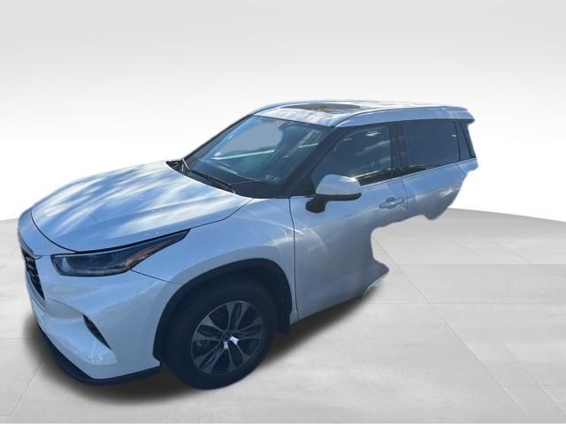 used 2021 Toyota Highlander car, priced at $29,999