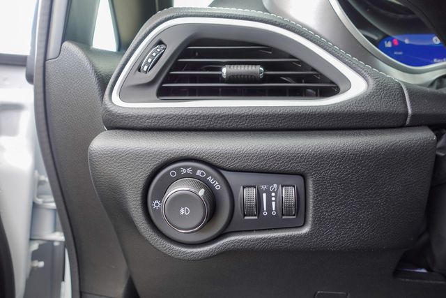 new 2025 Chrysler Pacifica Hybrid car, priced at $41,675