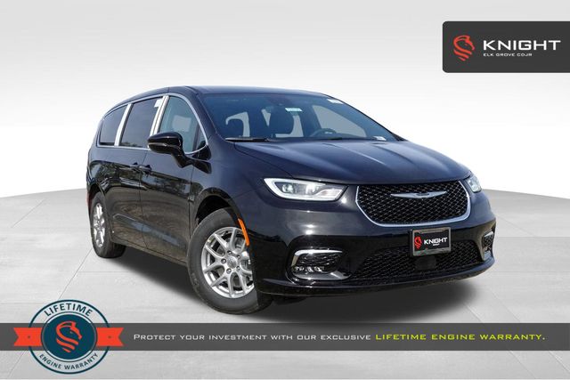 new 2025 Chrysler Pacifica car, priced at $36,985
