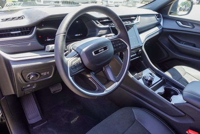 new 2025 Jeep Grand Cherokee car, priced at $41,350