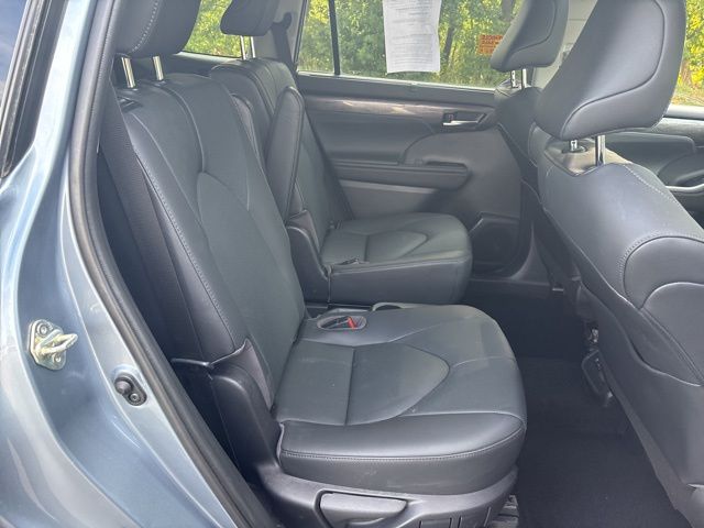 used 2020 Toyota Highlander Hybrid car, priced at $33,499