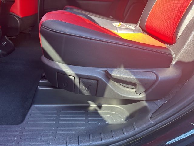 used 2022 Toyota Highlander car, priced at $33,299