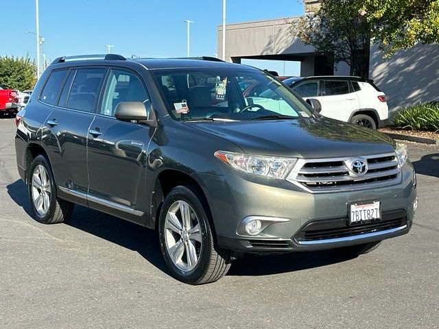 used 2013 Toyota Highlander car, priced at $18,999