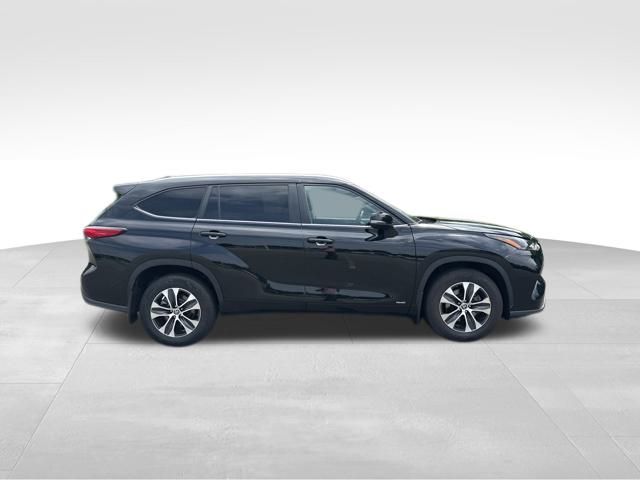 used 2023 Toyota Highlander Hybrid car, priced at $37,999