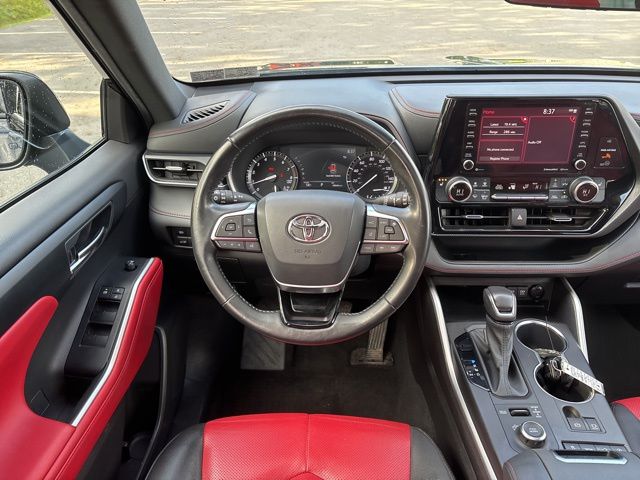 used 2021 Toyota Highlander car, priced at $32,999