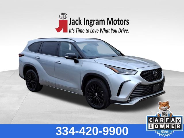 used 2024 Toyota Highlander car, priced at $43,999