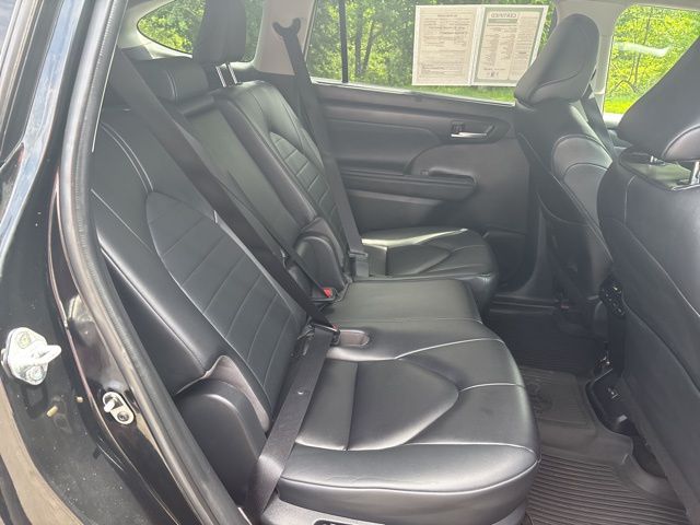used 2023 Toyota Highlander Hybrid car, priced at $37,999