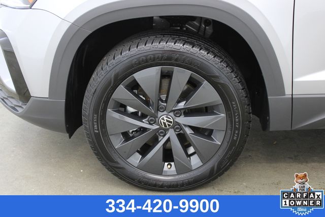 used 2024 Volkswagen Taos car