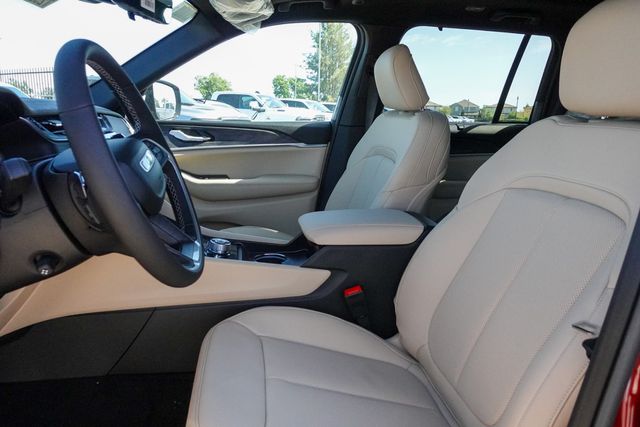 new 2025 Jeep Grand Cherokee car, priced at $51,180