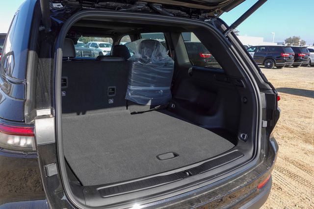 new 2025 Jeep Grand Cherokee car, priced at $40,650