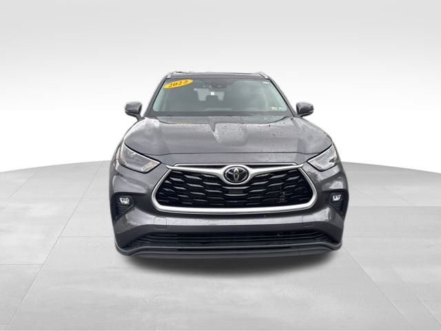 used 2022 Toyota Highlander car, priced at $35,326