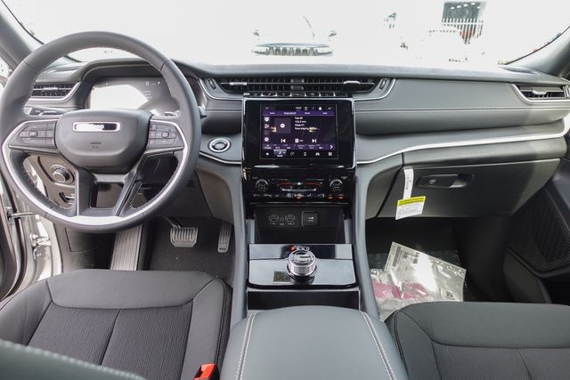 new 2025 Jeep Grand Cherokee car, priced at $34,125