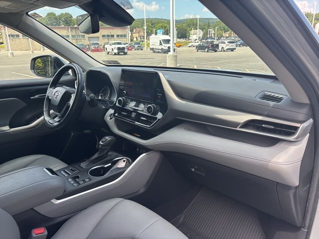 used 2023 Toyota Highlander car, priced at $36,699